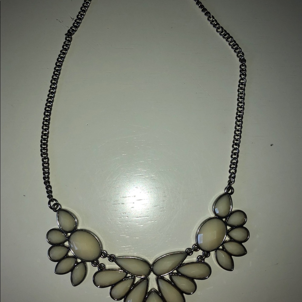 statement necklace - Picture 2 of 2
